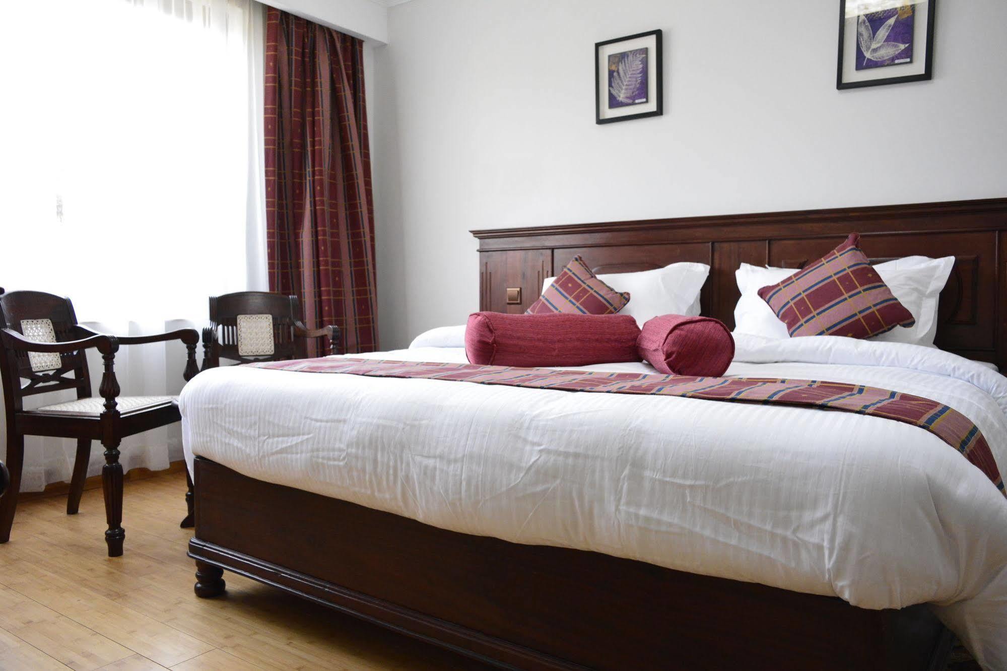 נקורו Eagle Palace Hotel מראה חיצוני תמונה